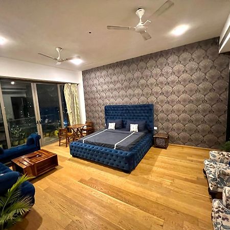 Luxury Master Bedroom With Bathtub N Private Entry Gurgaon Dış mekan fotoğraf