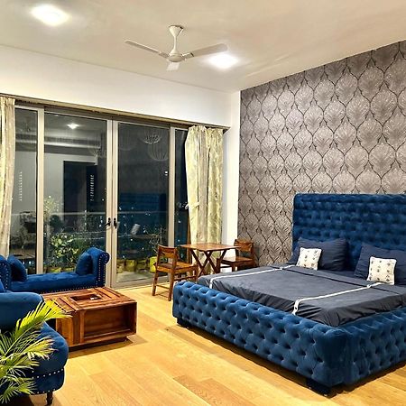 Luxury Master Bedroom With Bathtub N Private Entry Gurgaon Dış mekan fotoğraf